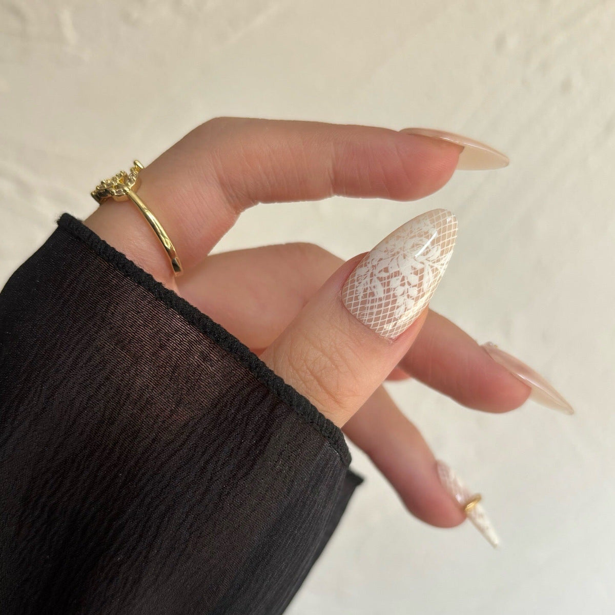 Cream Lace Pearl