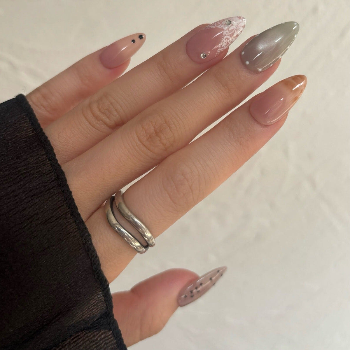 Neutral Lace Dot